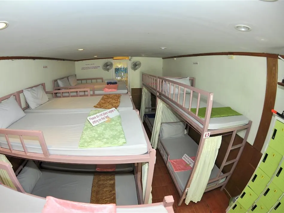 Blue Diamond Dorm Room Phi Phi Don 2*,